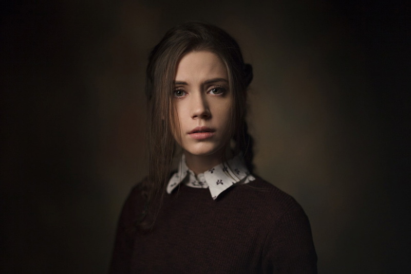 women, fashion, serious, looking at camera, simple background, Ksenia Kokoreva, brown hair, hairstyle, close-up, young adult, portrait, studio shot, face