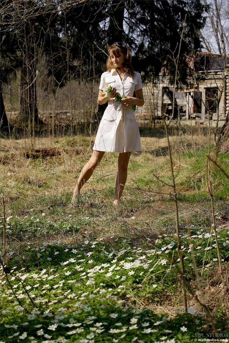 brunettes, white, 2K, mpl, studios, sunglasses, hd, russians, hair, flowers, women, art, models, legs, long, people, alisa, magazine, leg
