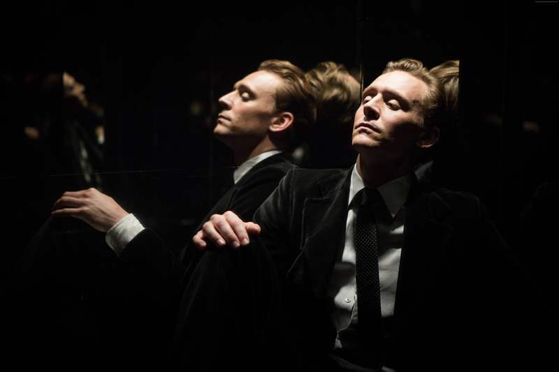 indoors, young adult, couple - relationship, young men, best movies of 2016, black background, 5K, headshot, Tom Hiddleston, Sienna Miller, well-dressed