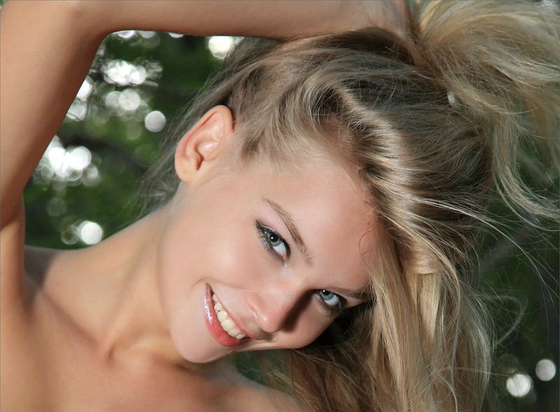 makeup, teeth, 1080P, blonde, smiling, MetArt Magazine, face, MetArt, women, Sienna, green eyes