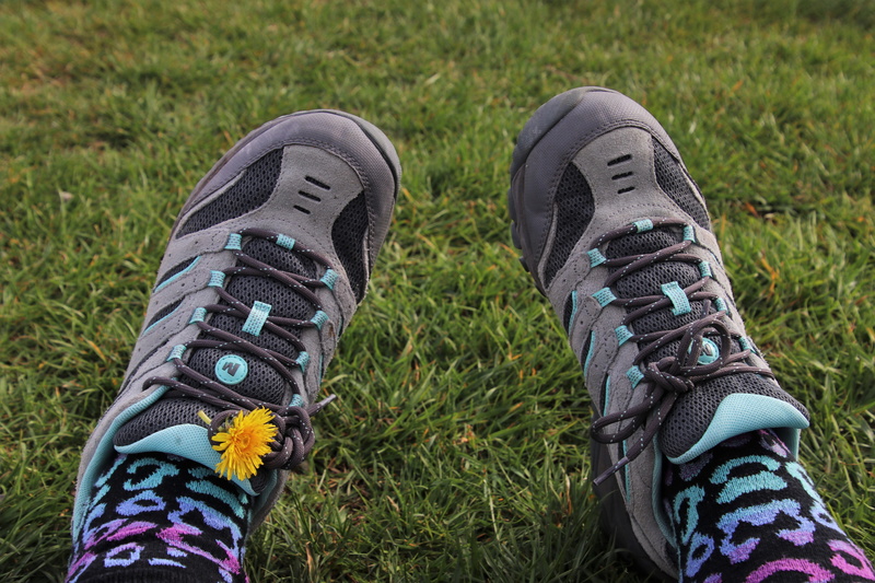 lacie, outdoors, day, limb, grass, shoelace, unrecognizable person, plant, shoe, human leg, she, human body part, spacer, para, legs, feet, leisure activity