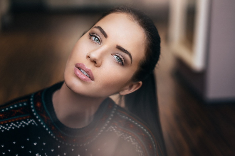 brunette, looking, young women, adult, Martin Kühn, portrait, one person, women, lifestyles, model, headshot, 1080P, young adult, relaxation, beauty, casual clothing