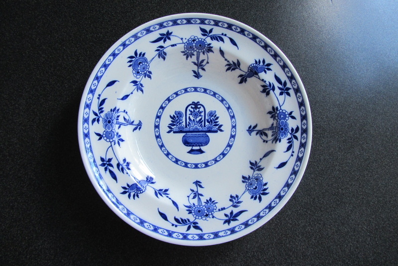 2K, crockery, table, shape, board, still life, delft, art and craft, ceramics, food, circle, porcelain, directly above, indoors, antique, design, blue