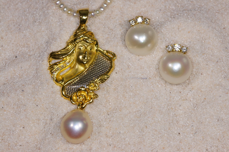 fashion, no people, ornate, necklace, antique, expense, gold colored, still life, pearl jewelry, wealth, elegance, indoors, earring, diamond - gemstone