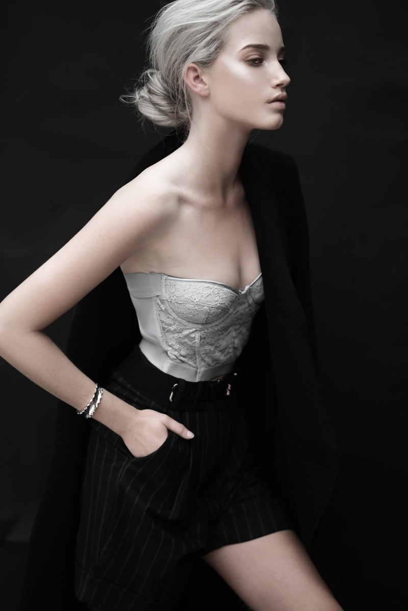 black background, beautiful woman, dress, 720P, adult, Hannah Waites, model, fashion, one person, beauty, beautiful people, glamour, portrait, temptation
