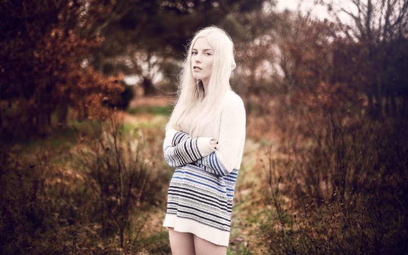 arms on chest, beauty, women, long hair, hair, standing, portrait, arms crossed, young adult, hairstyle, fashion, casual clothing, tree, clothing, adult