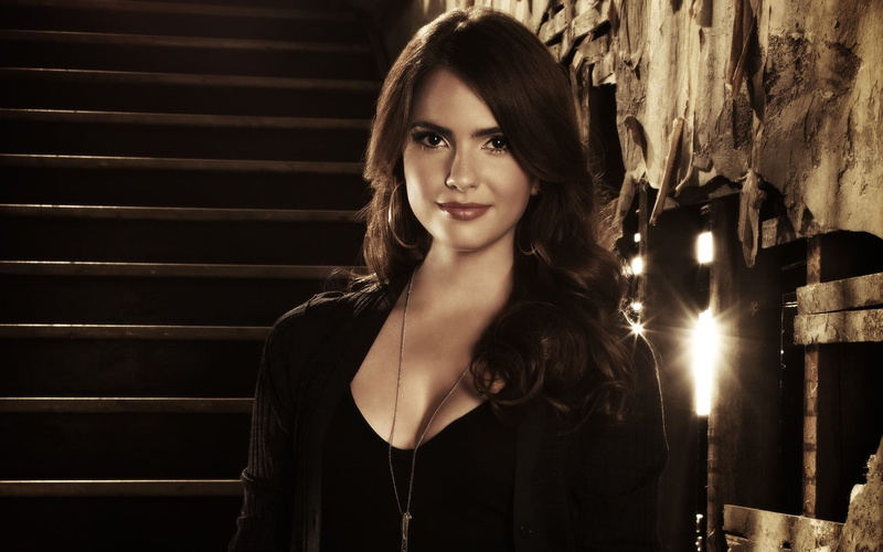front view, beautiful woman, shelley hennig, 1080P, girl, Shelly Henning, waist up, actress, real people, fashion, standing, young adult, portrait, the series