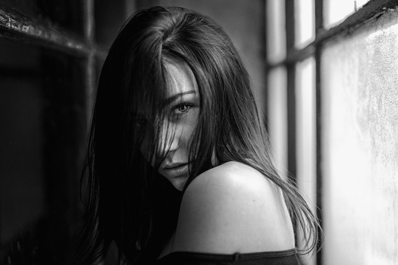 contemplation, Georgy Chernyadyev, hairstyle, 1080P, adult, Alla Berger, females, model, indoors, hair, portrait, monochrome, emotion, real people, long hair