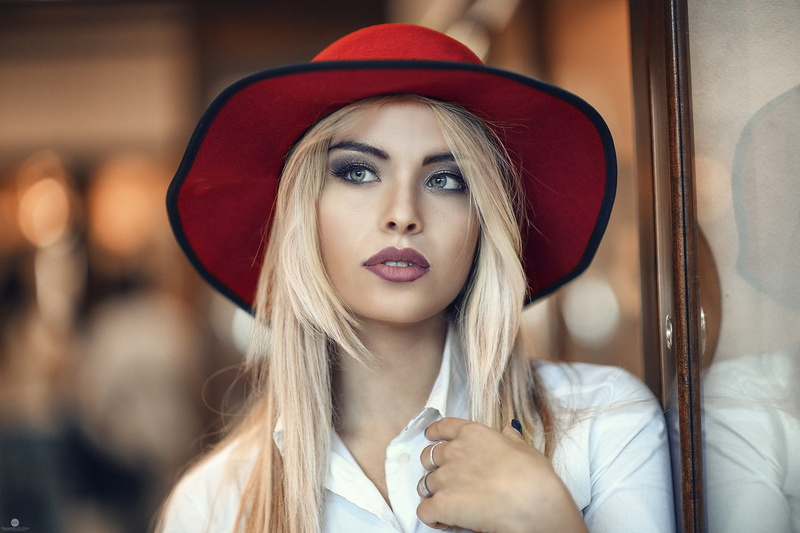 one person, hat, model, blue eyes, blonde, human face, blond hair, juicy lips, women, headshot, makeup, beautiful woman, hairstyle, hair, young women, white clothing