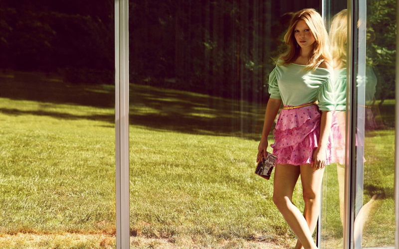 real people, day, 1080P, women, young women, long hair, front view, young adult, hairstyle, blond hair, skirt, celebrity, sunlight, looking at viewer