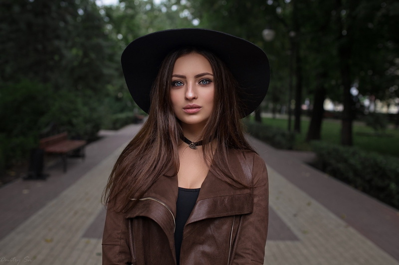 hair, young women, women outdoors, park, front view, focus on foreground, young adult, choker, long hair, portrait, millinery, looking at camera, hat, Veronica (Dmitry Sn)
