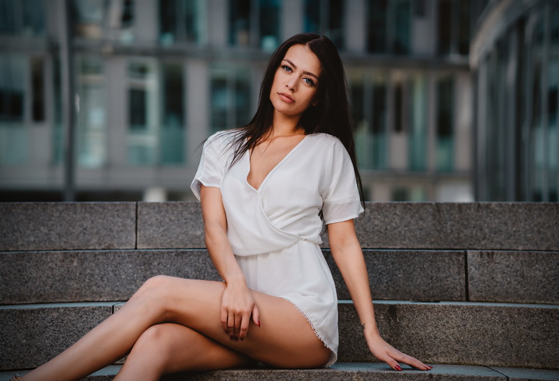 beauty, beautiful woman, white clothing, focus on foreground, young women, adult, hairstyle, real people, three quarter length, long hair, lifestyles, blue eyes
