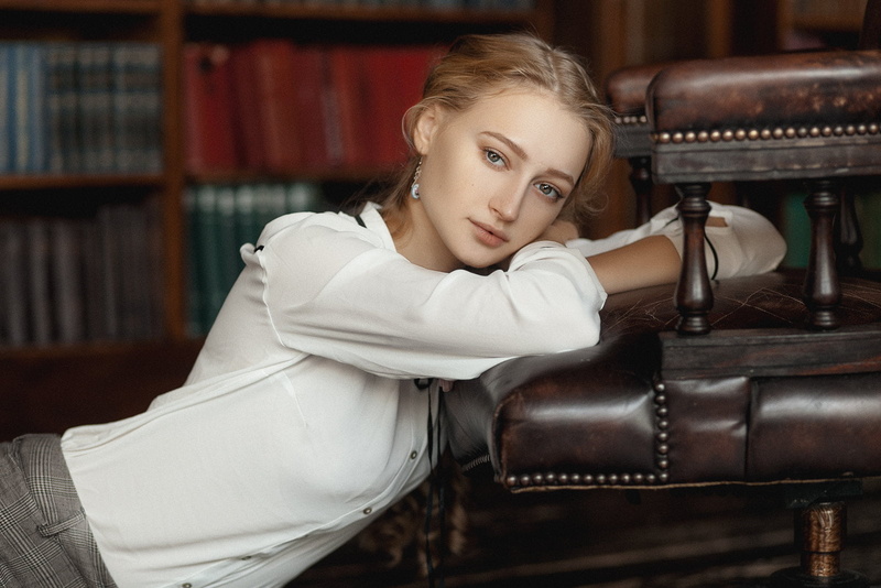 casual clothing, indoors, blond hair, leather, armchair, model, sitting, 500px, young adult, young women, women, serious, contemplation, 720P, hair, sadness