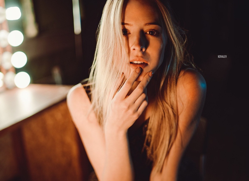 hairstyle, emotion, lips, portrait, happiness, headshot, adult, long hair, blonde, beautiful people, one person, indoors, lifestyles, looking, young women