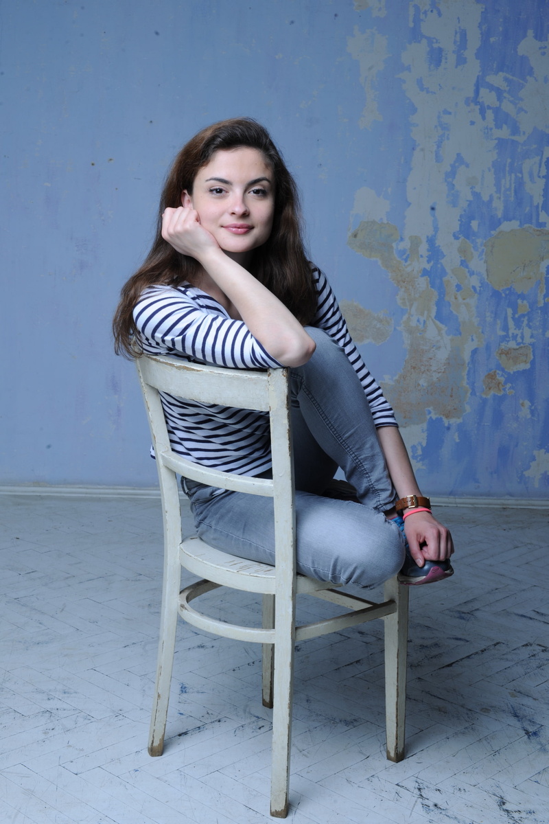 sitting, striped tops, long hair, women, 1080P, chair, brunette, brown eyes, portrait display, looking at viewer, czech, jeans, Eva Josefíková, smiling