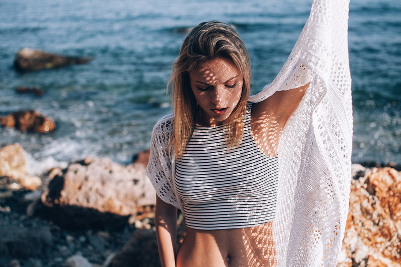 striped tops, closed eyes, blonde, 2K, women, belly, women outdoors, sea