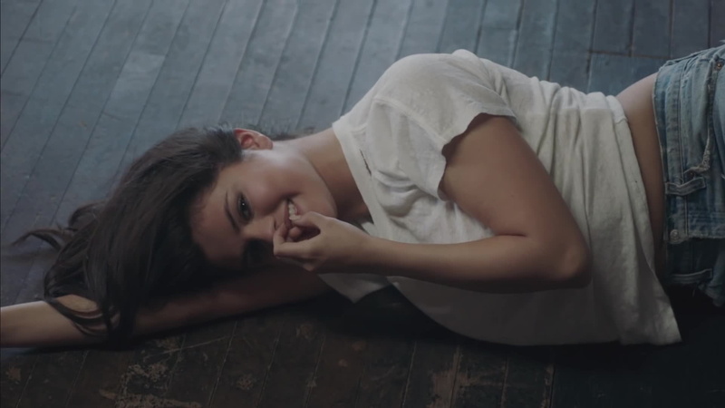 lying down, 1080P, finger on lips, Selena Gomez