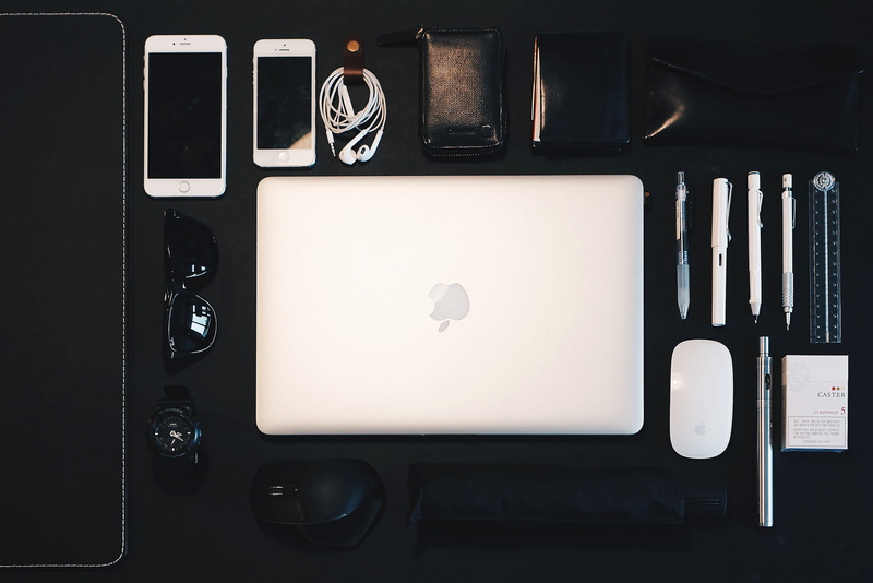 tech, macbook, product shoot, mobile phone, digital tablet, table, xian, connection, music, laptop, note pad, flatlay product, portability, no people, computer