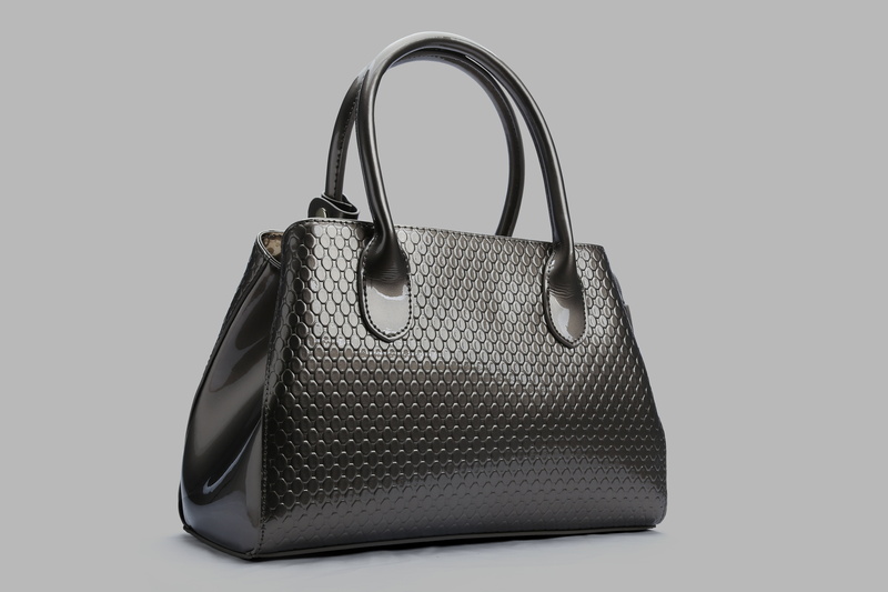 bag, studio shot, purse, black color, luxury, women, indoors, close-up, fashion, black, glamour, leather, 5K, handle, single Object, elegance, package