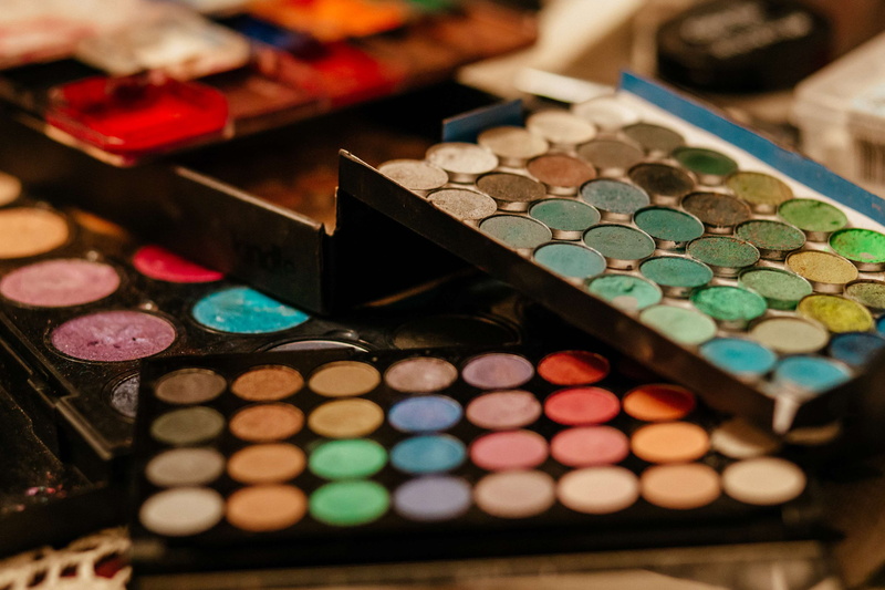 selective focus, decoration, personal accessory, body care and beauty, wood, makeup, shades, make-up brush, beauty product, large group of objects, no people