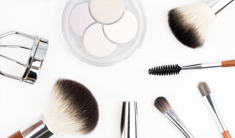 group of objects, body care, brush, eye shadow, cosmetics, face, people, beauty, make-up brush, makeup brush, indoors, bristles, eyeshadow, 2K, beauty product