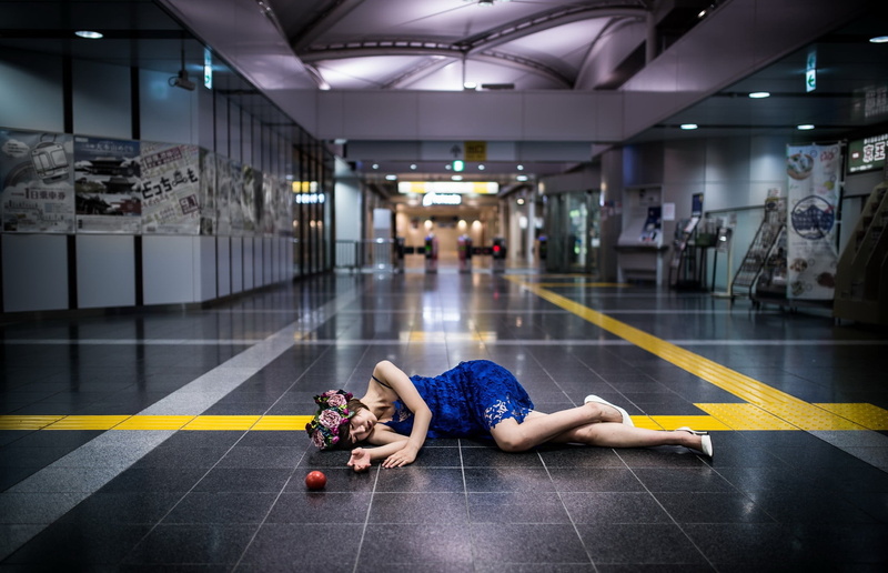 lifestyles, one person, flooring, relaxation, clothing, sports clothing, tiled floor, exercising, healthy lifestyle, real people, sport, model, gym, wellbeing