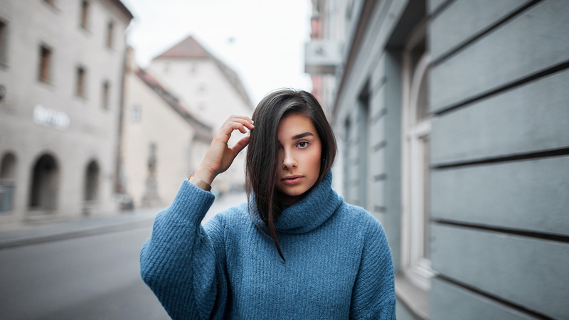 hairstyle, depth of field, front view, waist up, looking at camera, 1080P, turtlenecks, women outdoors, architecture, clothing, beautiful woman, focus on foreground