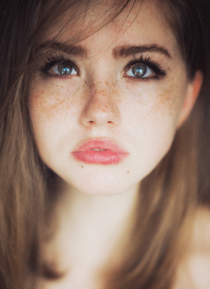 depth of field, looking at camera, teenager, freckles, human body part, freckle, model, hairstyle, hair, eyelashes, human face, front view, lipstick, beautiful people