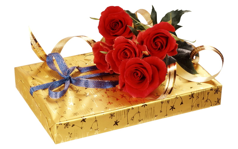 ornate, high angle view, petal, decoration, studio shot, beauty in nature, backgrounds, tape, white, holiday, red, 2K, rose, box - Container, bouquet