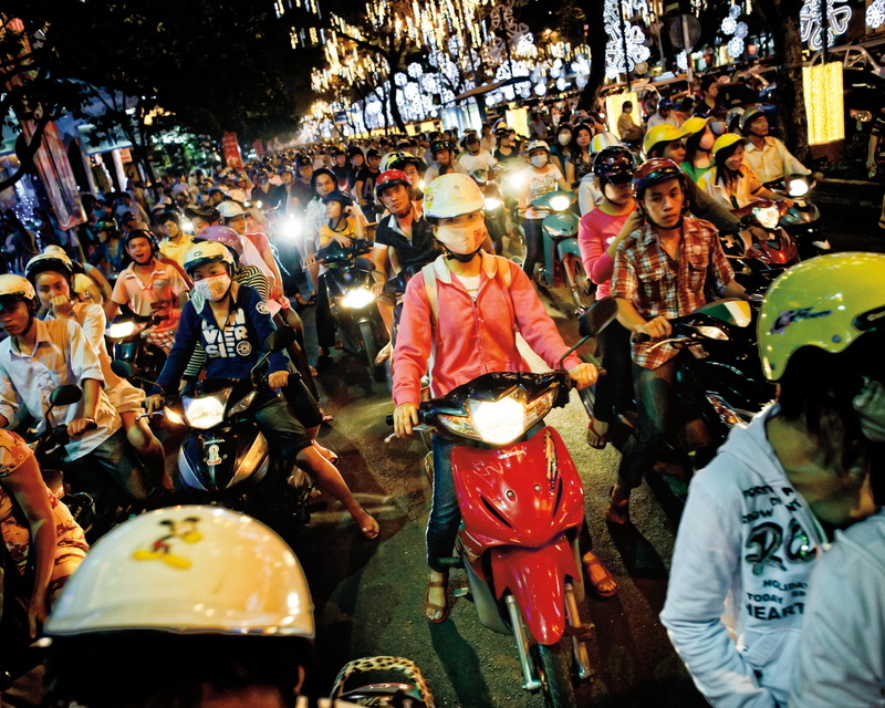 chi, group of people, commuter, scooter, night, spectator, arts culture and entertainment, women, group, crowd, motorcycle, togetherness, lifestyles, market