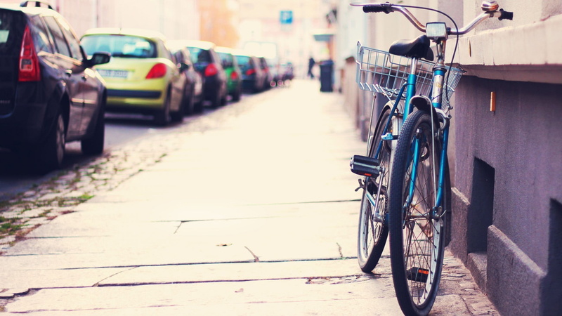 1080P, focus on foreground, transportation, direction, in a row, wheel, parking, blue, day, architecture, city, built structure, outdoors, street, footpath