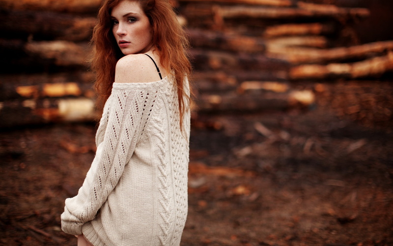 looking  over shoulder, women, white sweater, 2K, redhead