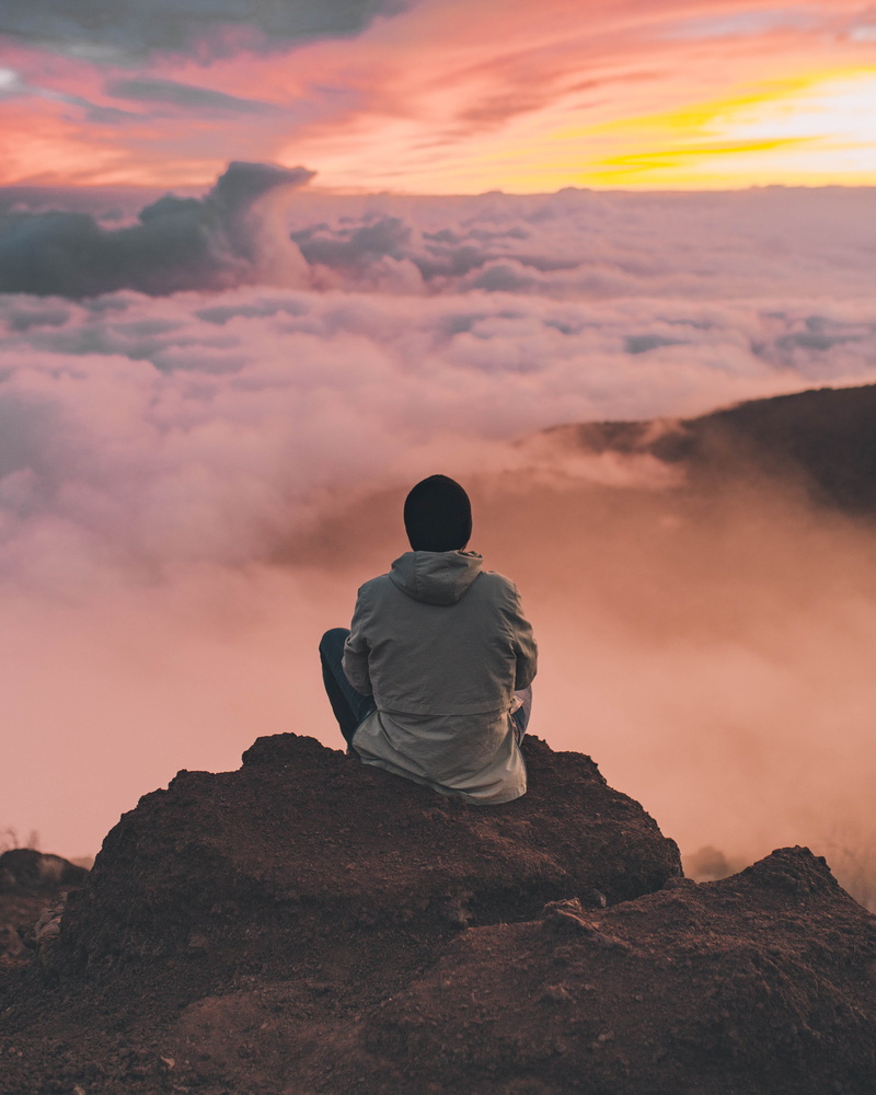 leisure activity, beauty in nature, lifestyles, clouds, cloud, solid, looking at view, one person, rock - object, rear view, cloud - sky, 4K, male, looking