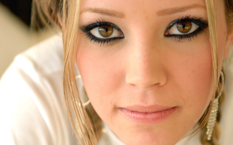headshot, beautiful woman, brown eyes, 1080P, portrait, blond hair, young women, hairstyle, adult, eyelash, one person, young adult, hair, eyeliner, blonde