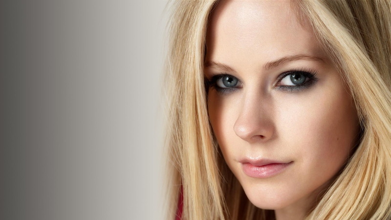 blond hair, copy space, blue eyes, one person, long hair, human face, contemplation, young adult, depression - sadness, Avril Lavigne, human hair, young women