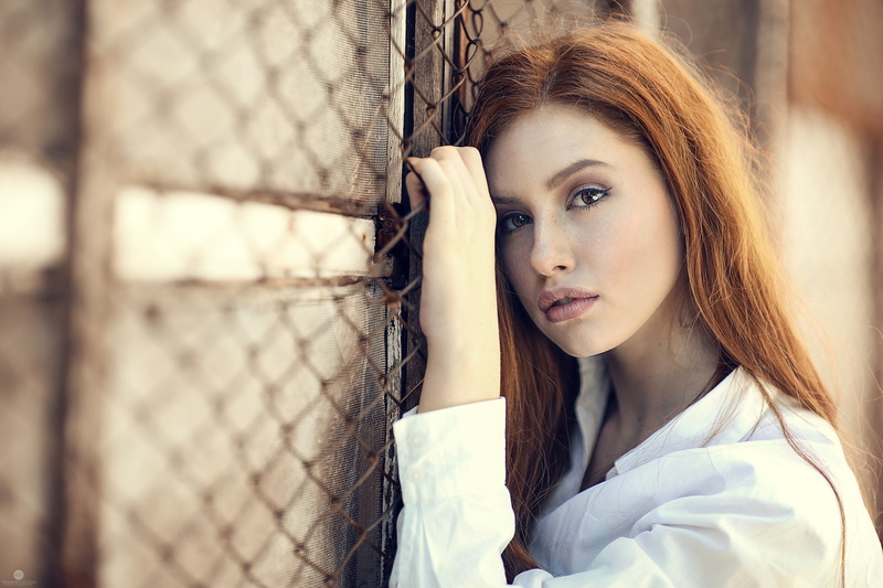 one person, females, long hair, looking at camera, contemplation, adult, young women, hair, beautiful woman, juicy lips, human face, beauty, 1080P, redhead