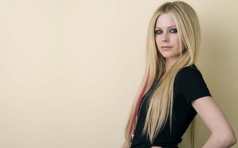 young adult, looking at camera, indoors, pink hair, hairstyle, Avril Lavigne, fashion, long hair, casual clothing, beauty, portrait, 1080P, one person