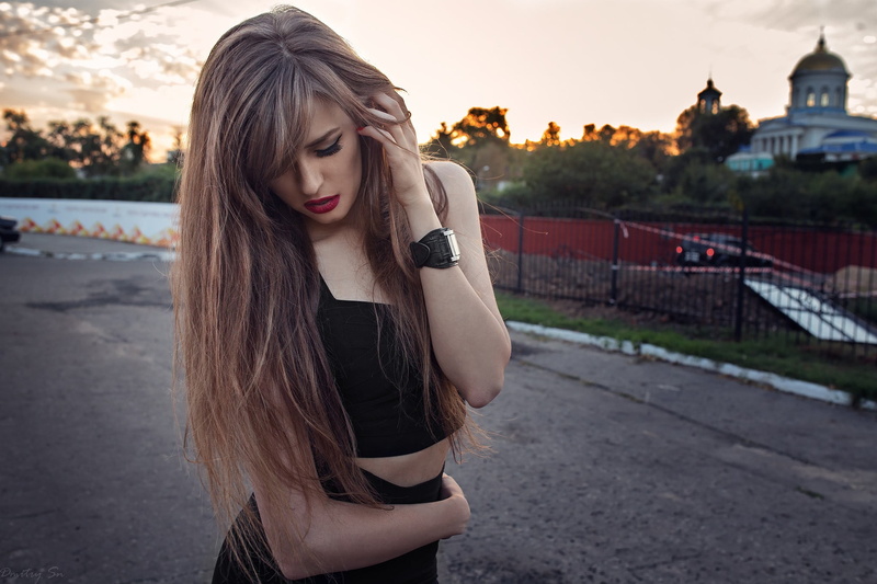 real people, red nails, teenager, adult, city, looking away, women, Dmitry Shulgin, standing, outdoors, smoky eyes, women outdoors, young women, sunset