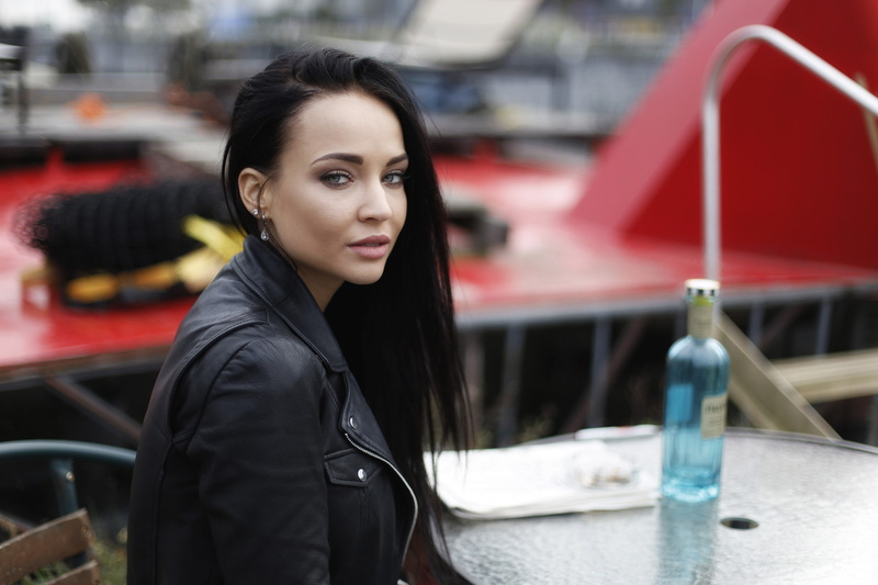adult, women, business, hair, young women, leather jackets, outdoors, 1080P, contemplation, transportation, women outdoors, hairstyle, casual clothing