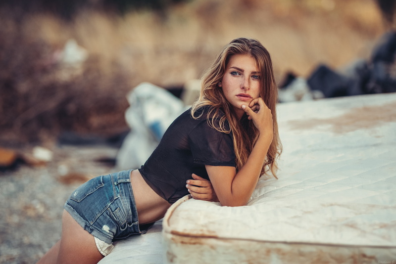 1080P, portrait, women outdoors, depth of field, jean shorts, women, tanned, blonde