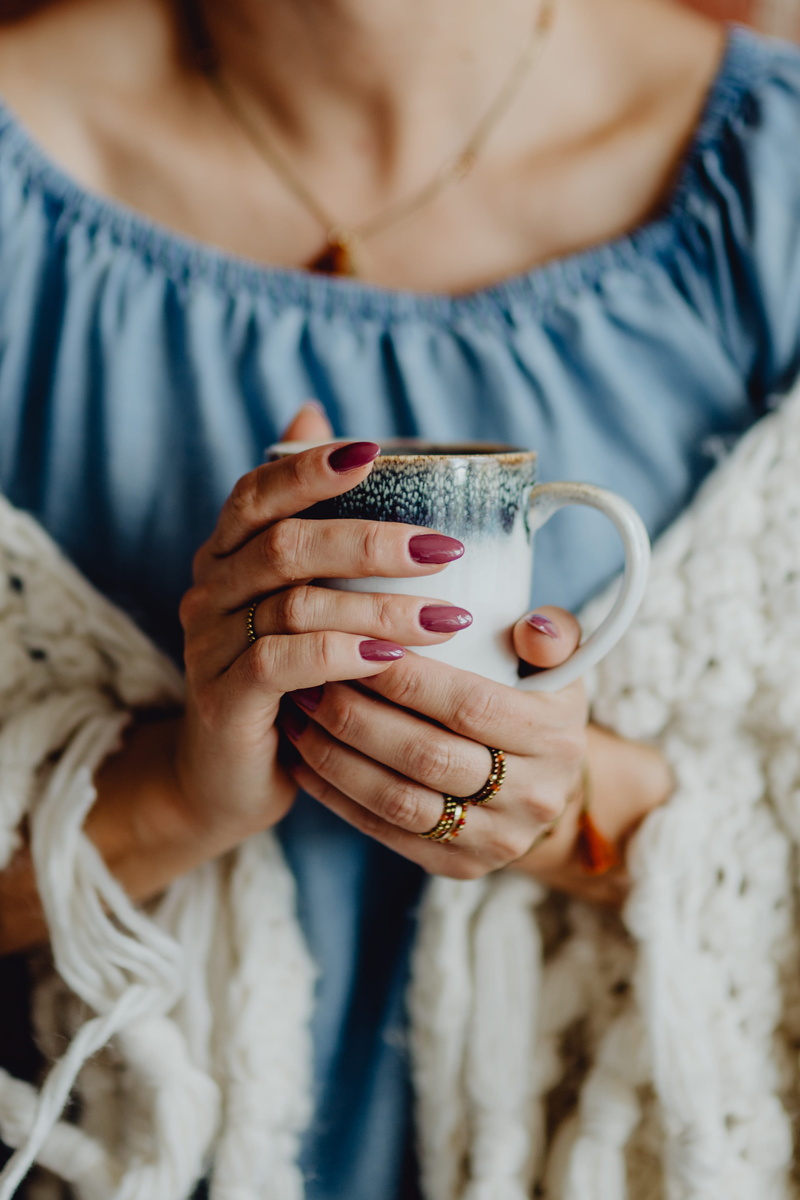 refreshment, nail, hygge, caucasian, people, nails, 4K, autumn, jewelery, winter, hand, real people, indoors, one person, focus on foreground, drink, lifestyles