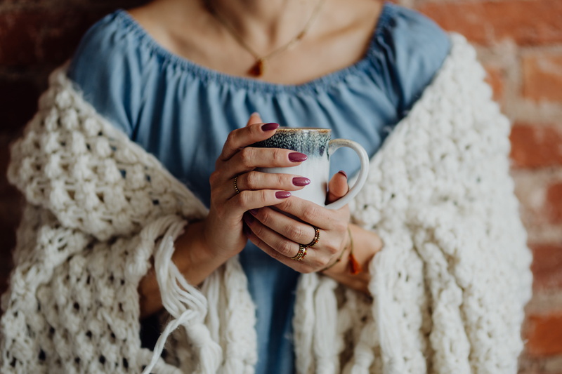 cup, food and drink, holds, coffee cup, coffee, caucasian, one person, rings, time, winter, refreshment, cup of coffee, jewelery, front view, hand, hands