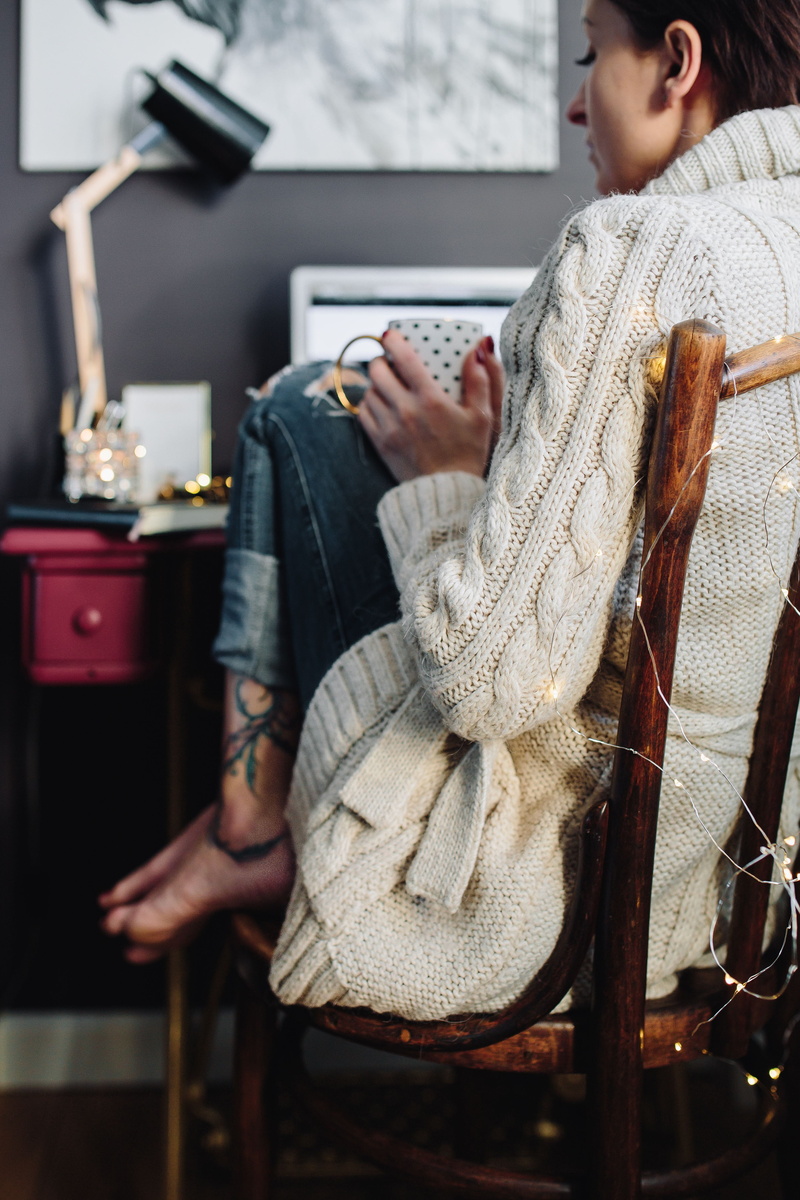females, laptop, comfortable, warm clothing, caucasian, home, people, domestic room, hygge, tea, lifestyles, cozy, warm, clothing, men, computer, hot, sweater