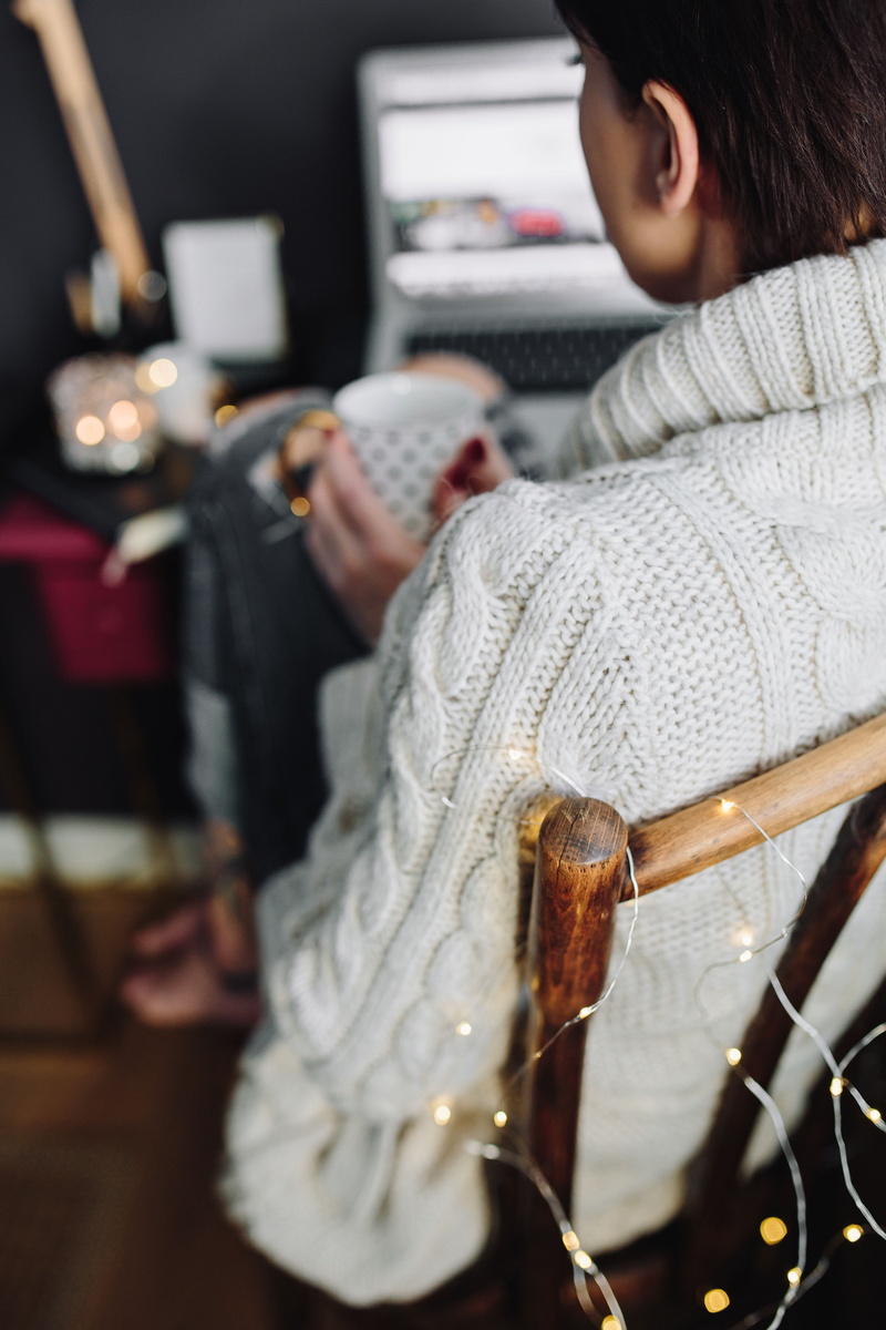 technology, focus on foreground, winter, cozy, drink, arts culture and entertainment, fashion, macbook, holding, one Person, Woman, wool, young, fall, men
