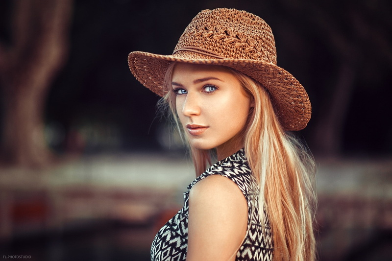 hairstyle, looking at viewer, teenager, fashion, face, beautiful woman, one person, women, blonde, body part, clothing, young women, hat, portrait, blond hair