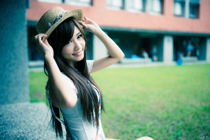 portrait, Asian, casual clothing, millinery, real people, Zhang Ya Zhu, 5K, leisure activity, young women, one person, hairstyle, young adult, black hair