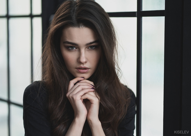 women, Black clothes, Alexander Kiselev, women indoors, indoors, model, brunette, portrait, black clothing, looking at viewer, Bogdana, face, depth of field