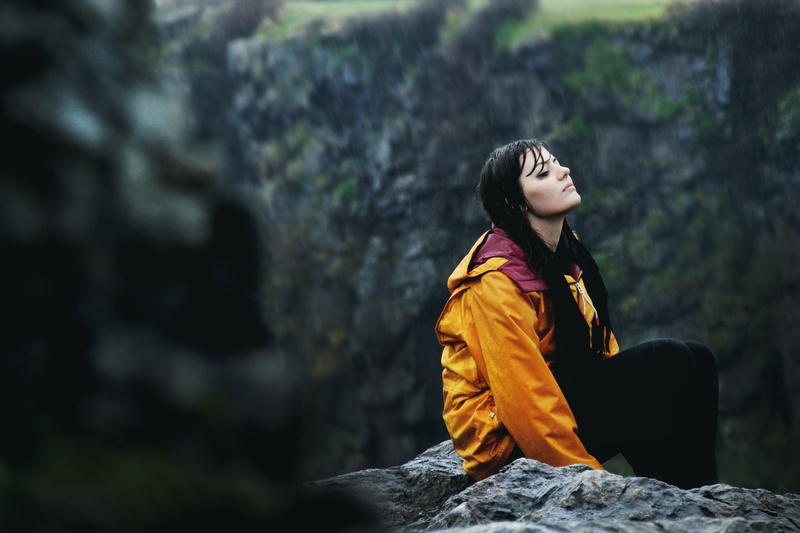 closed eyes, women outdoors, introvert, orange jacket, 5K, sitting, women, wet hair