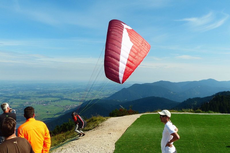 lifestyles, sport, women, dom, allgäu, outdoors, real people, group of people, 4K, paragliding, cloud - sky, fly, mid-air, paraglider, men, füssen, parachute