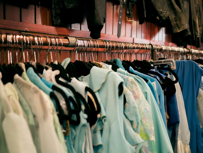 market, sale, fashion, 4K, choice, shopping, retail display, jackets, hanging, dresses, wood, coathanger, leather jackets, boutique, bargain, in a row